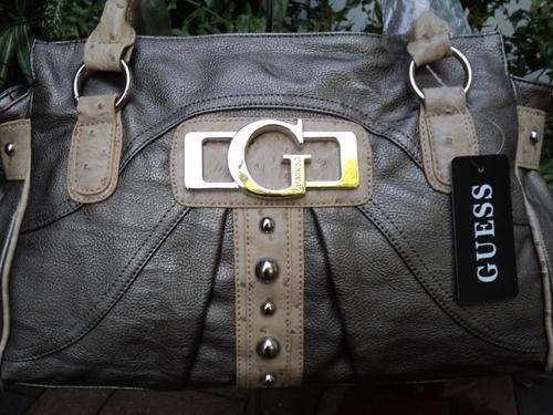 ***Brandnew GUESS Handbag in NEW STYLE********