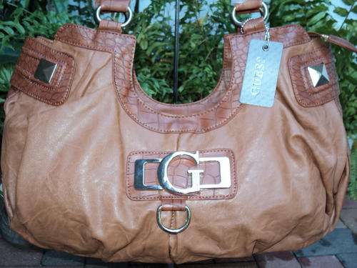 ***Brandnew GUESS Handbag in NEW STYLE***