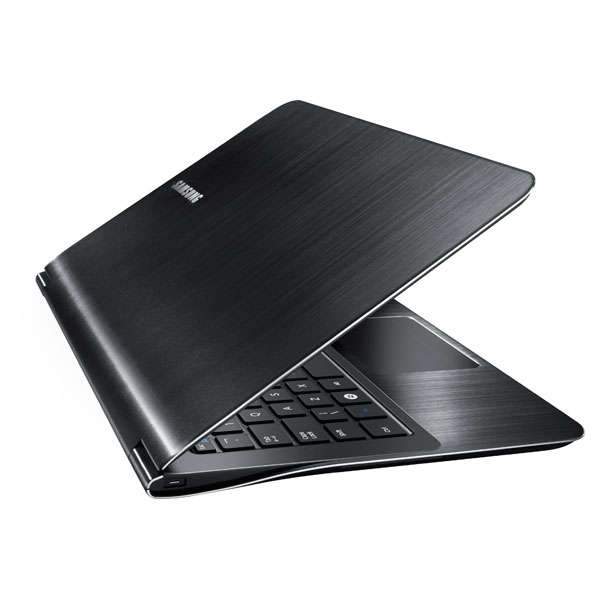 SAMSUNG SERIES 9 (1.3KG MONSTER!! ONLY 9-2PM!) 128GB SSD, 8GB RAM,CORE I5, WIN 7 PRO, RETAIL R15,000