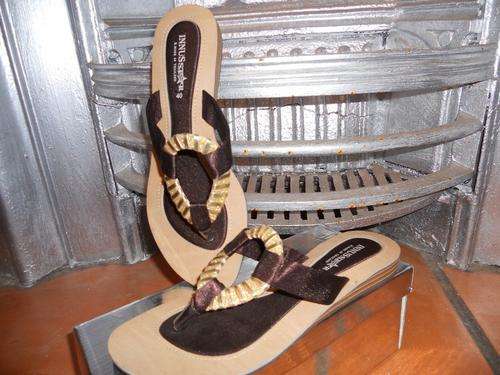 NEW LADIES BROWN AND GOLD SANDALS***