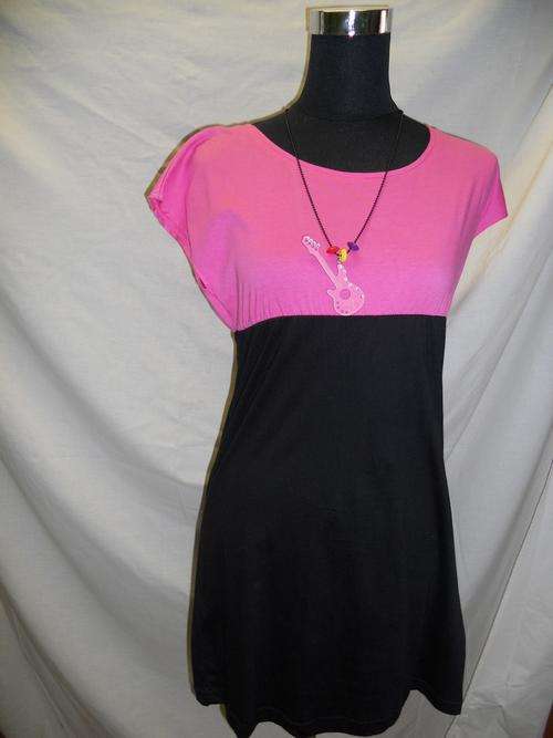 NEW LADIES PINK AND BLACK LONGER LENGTH TOP WITH *FREE* FUNKY NECKLACE!!!