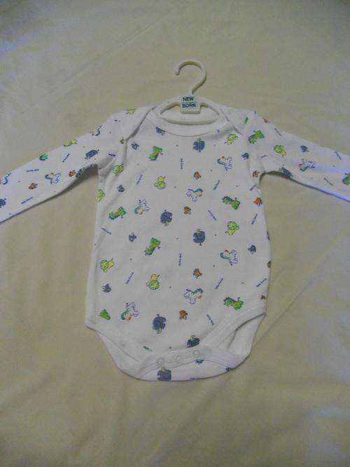 NEW WHITE GROWER WITH LITTLE ANIMALS *SIZE 0-3 MONTHS*