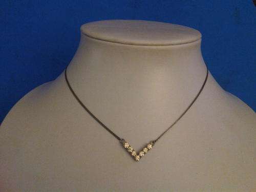 White Metal & Diamante' Necklace