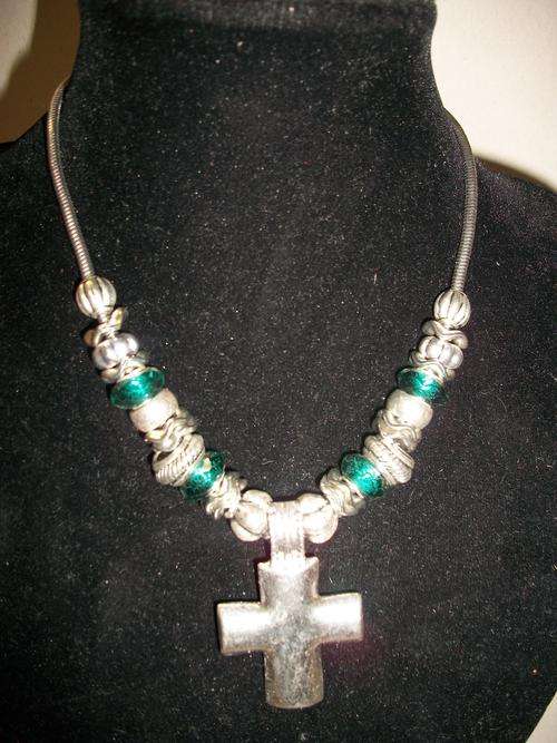 plated silver/green cristals necklace