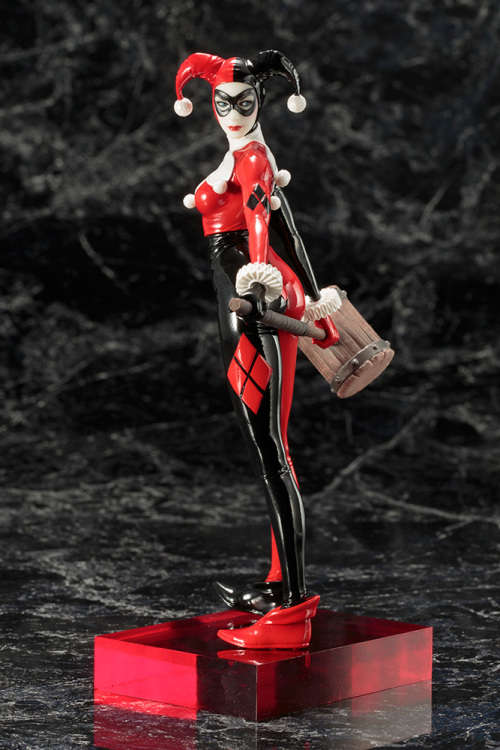 DC UNIVERSE HARLEY QUINN ARTFX+ STATUE