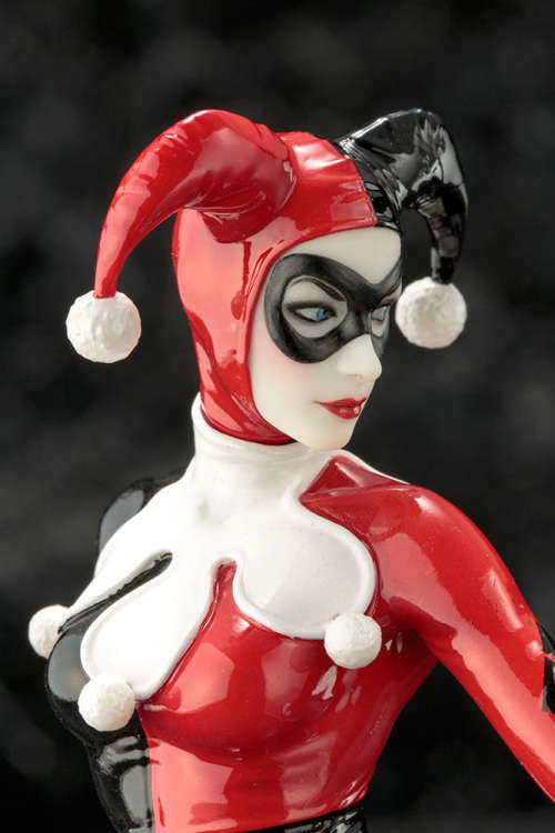 DC UNIVERSE HARLEY QUINN ARTFX+ STATUE