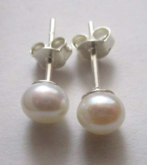 925 Sterling Silver and Fresh Water Pearls Earrings/ studs