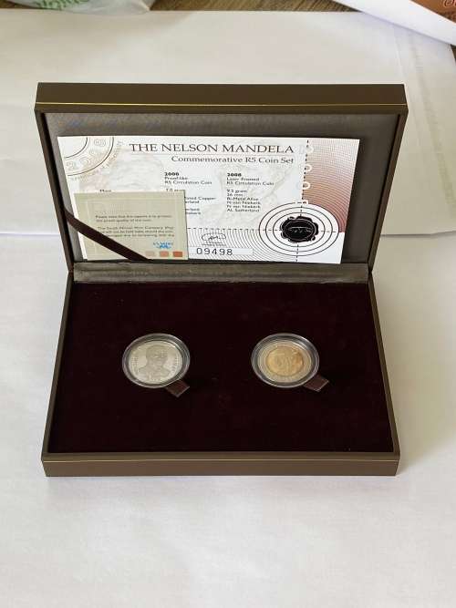 The Nelson Mandela Commemorative R5 coin set
