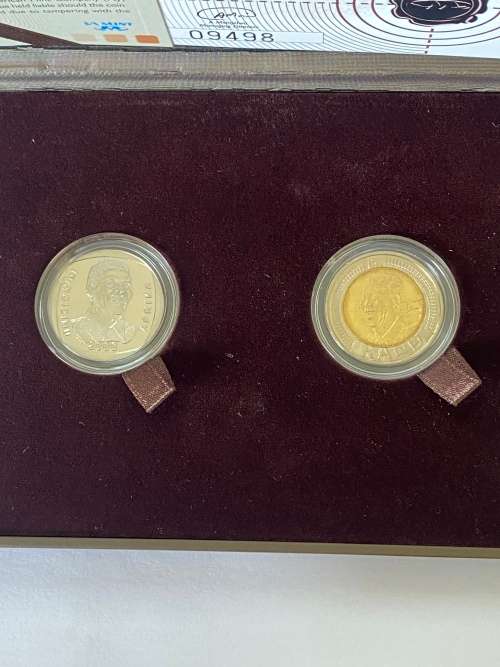 The Nelson Mandela Commemorative R5 coin set