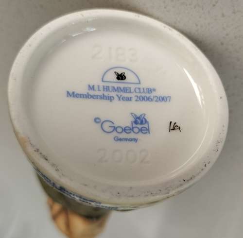 Goebel Hummel figurine - Keeping time