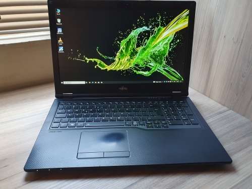 Fujitsu LifeBook E558 Intel Core I7 8th Gen