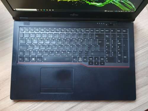 Fujitsu LifeBook E558 Intel Core I7 8th Gen