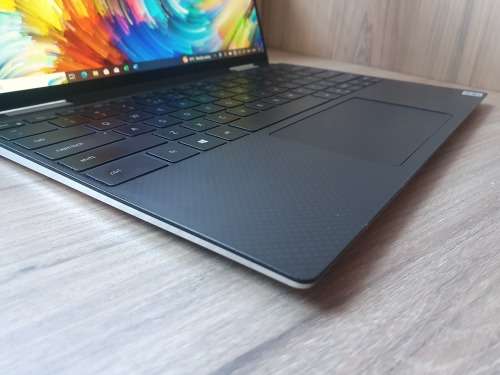 Dell XPS 13 7390 2-in-1 10th Gen Intel Core i7 + Free Laptop Bag