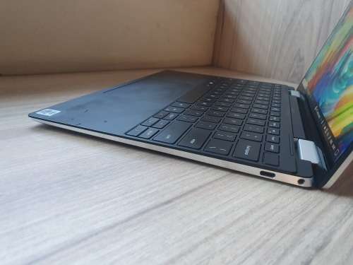 Dell XPS 13 7390 2-in-1 10th Gen Intel Core i7 + Free Laptop Bag