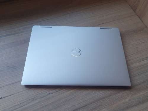 Dell XPS 13 7390 2-in-1 10th Gen Intel Core i7 + Free Laptop Bag