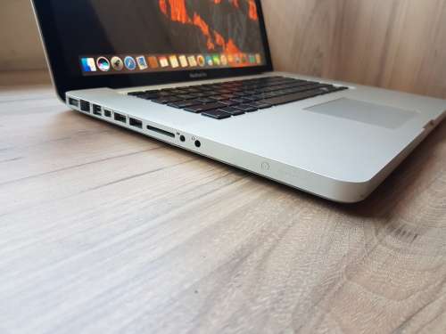 Macbook Pro 15inch Intel Core I7 + Free Laptop Bag