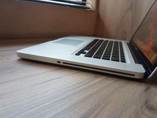 Macbook Pro 15inch Intel Core I7 + Free Laptop Bag