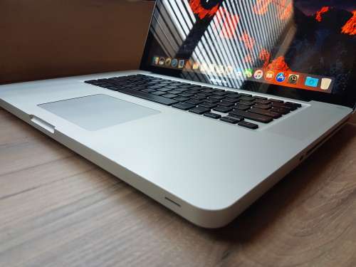 Macbook Pro 15inch Intel Core I7 + Free Laptop Bag