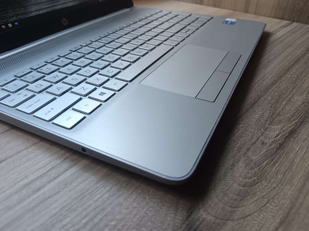 Hp laptop 15-dw3xxx Intel Core i5 11th Gen + Free Laptop Bag