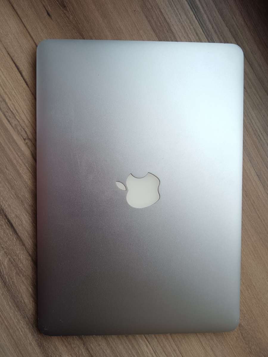 Macbook Pro (Retina 2015 13inch) + Free Laptop Bag