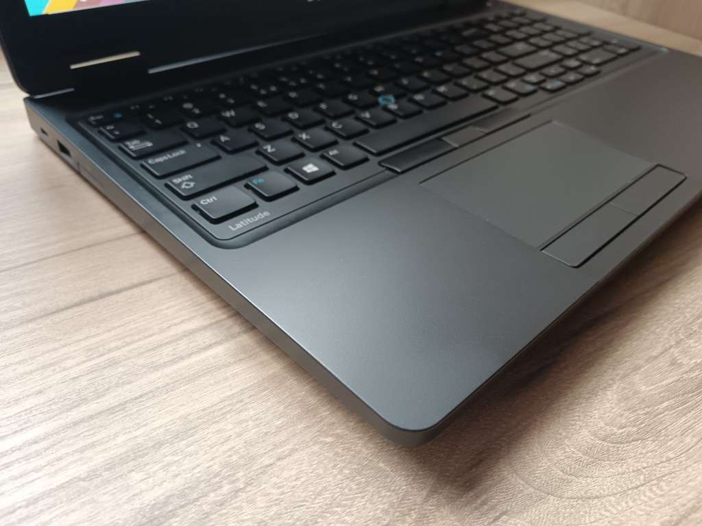 Dell Latitude 5580 Intel Core i5 + Free Laptop Bag