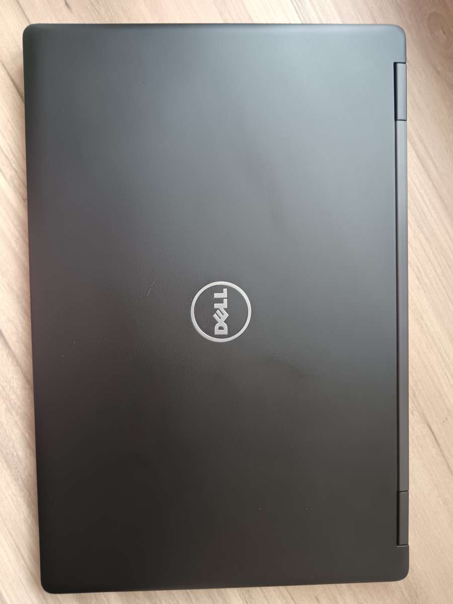 Dell Latitude 5580 Intel Core i5 + Free Laptop Bag