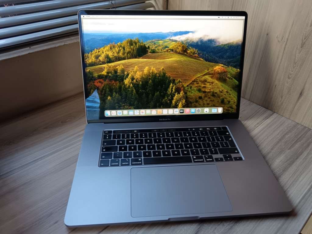 Macbook Pro 16-Inch 2019 Touch Bar 2.6GHz i7 16GB 512GB SSD + Free Laptop Bag