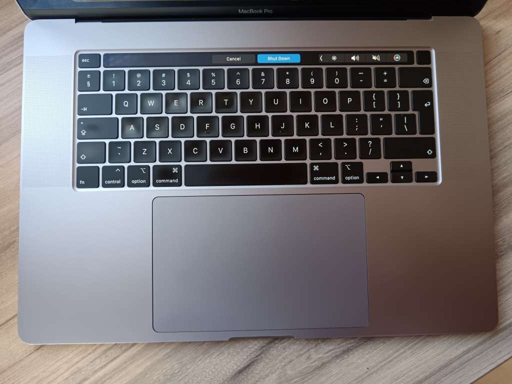 Macbook Pro 16-Inch 2019 Touch Bar 2.6GHz i7 16GB 512GB SSD + Free Laptop Bag