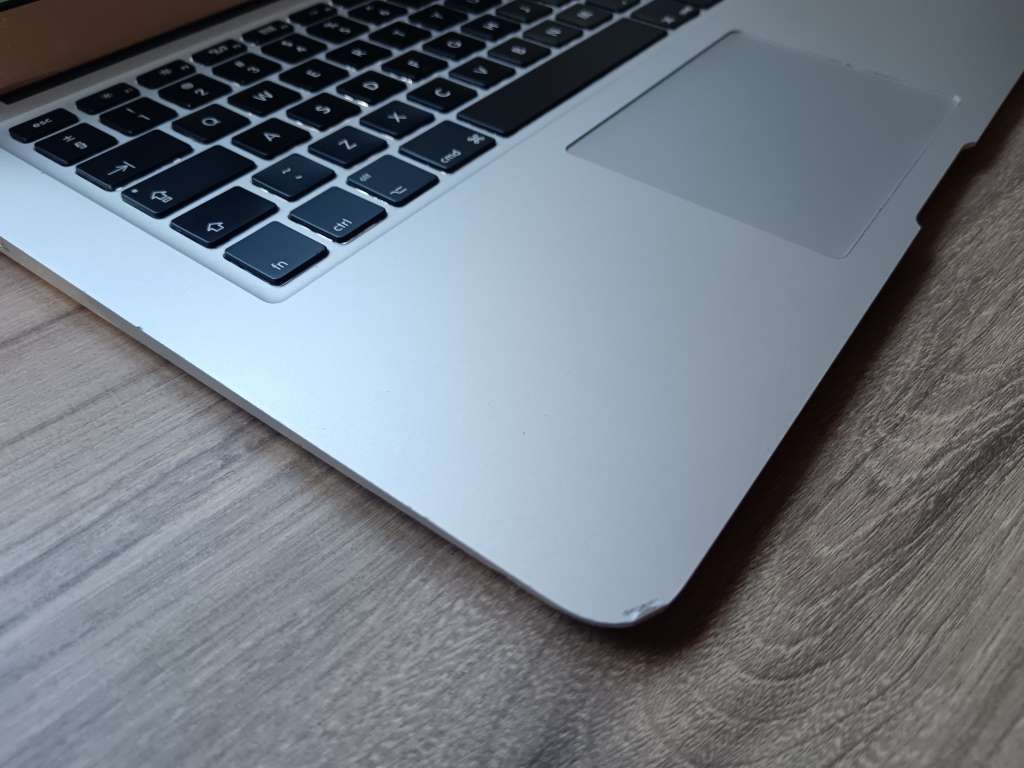 MacBook Air (13-inch, 2017) + Free Laptop Bag