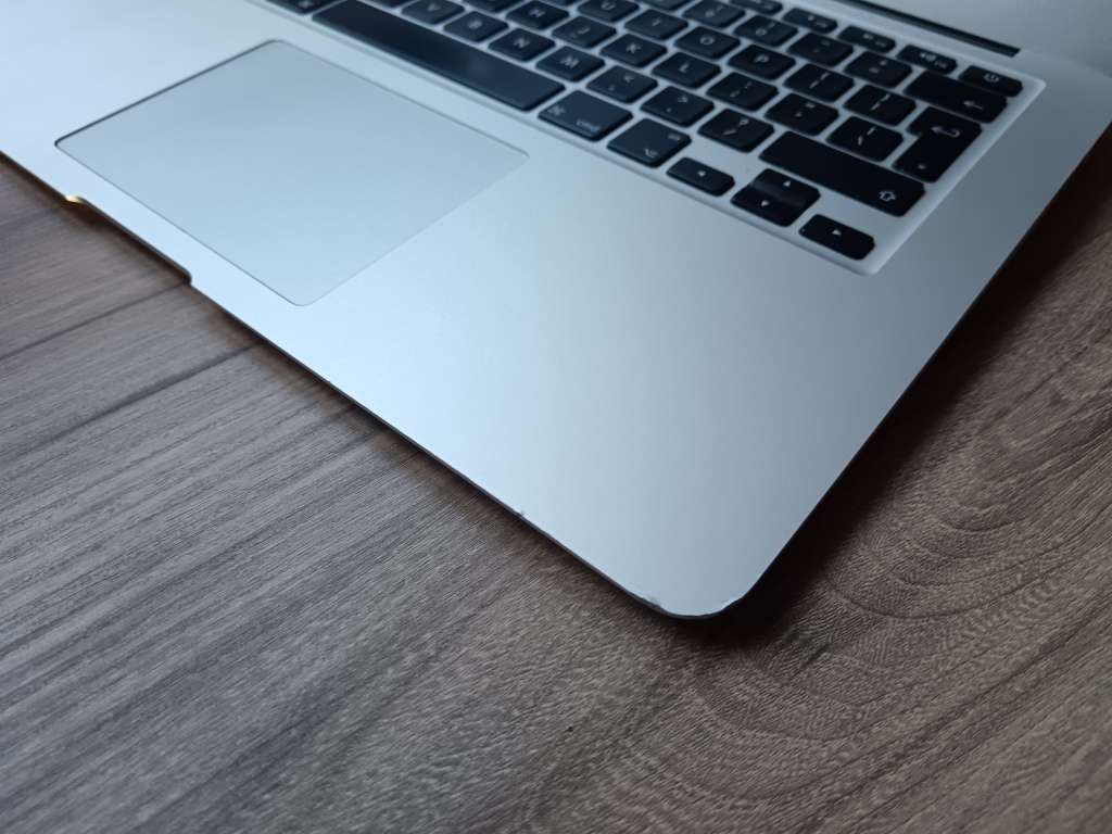 MacBook Air (13-inch, 2017) + Free Laptop Bag