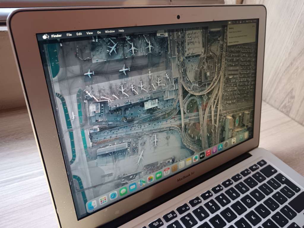 MacBook Air (13-inch, 2017) + Free Laptop Bag