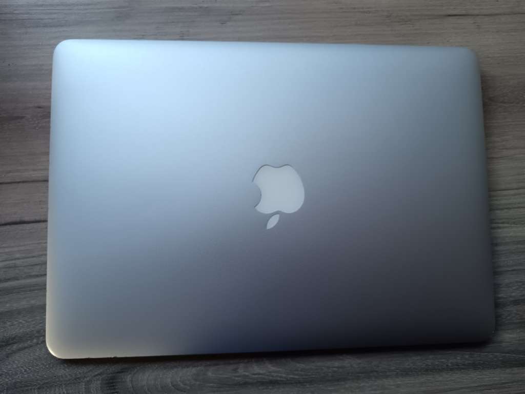 MacBook Air (13-inch, 2017) + Free Laptop Bag