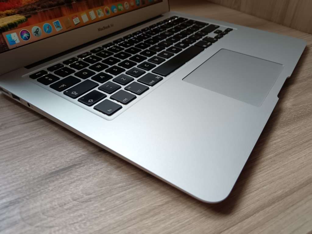 MacBook Air (13-inch, Mid 2013) + Free Laptop Bag