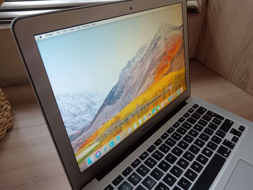 MacBook Air (13-inch, Mid 2013) + Free Laptop Bag