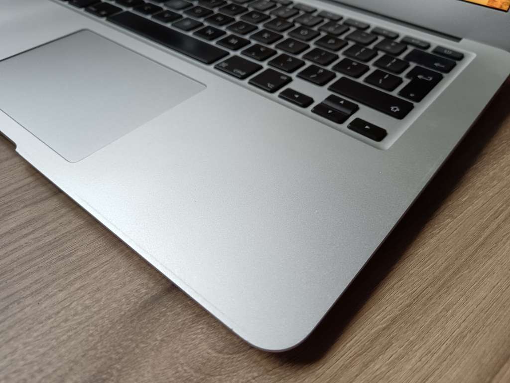 MacBook Air (13-inch, Mid 2013) + Free Laptop Bag