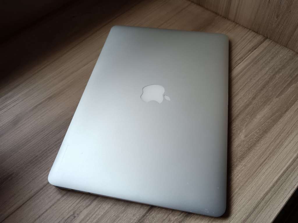 MacBook Air (13-inch, Mid 2013) + Free Laptop Bag