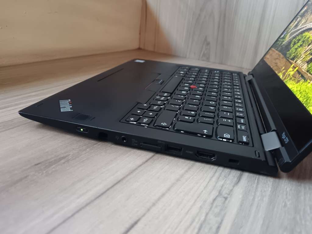 Lenovo ThinkPad Yoga 370 (Touchscreen)  Intel Core i5 7th Gen