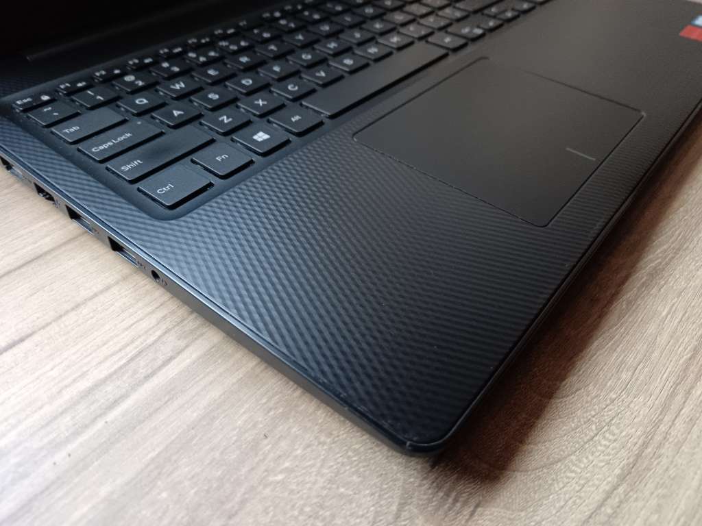 Dell Inspiron 15 3580 Intel Core i7 + Free Laptop Bag