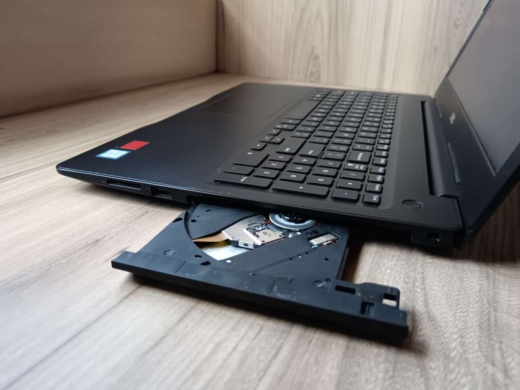 Dell Inspiron 15 3580 Intel Core i7 + Free Laptop Bag