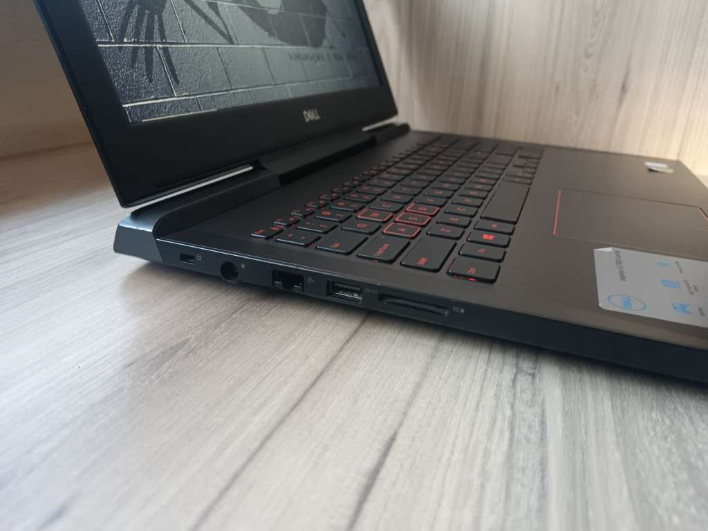 Dell Inspiron 7577 Intel Core i5 + Free Laptop Bag