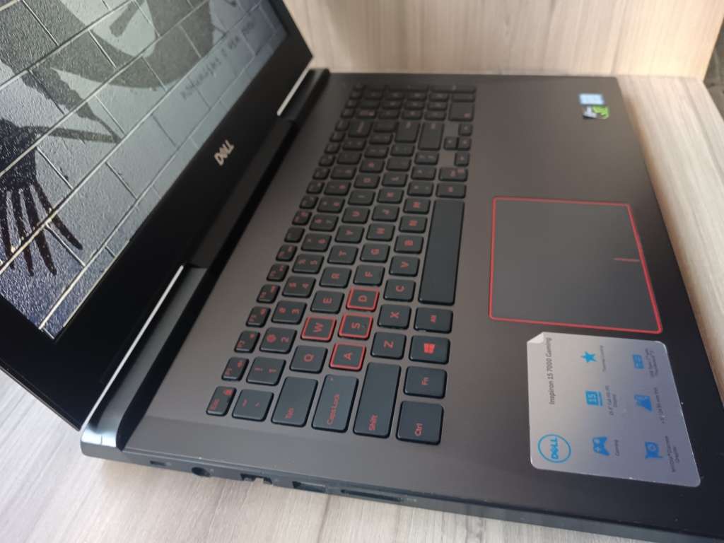 Dell Inspiron 7577 Intel Core i5 + Free Laptop Bag