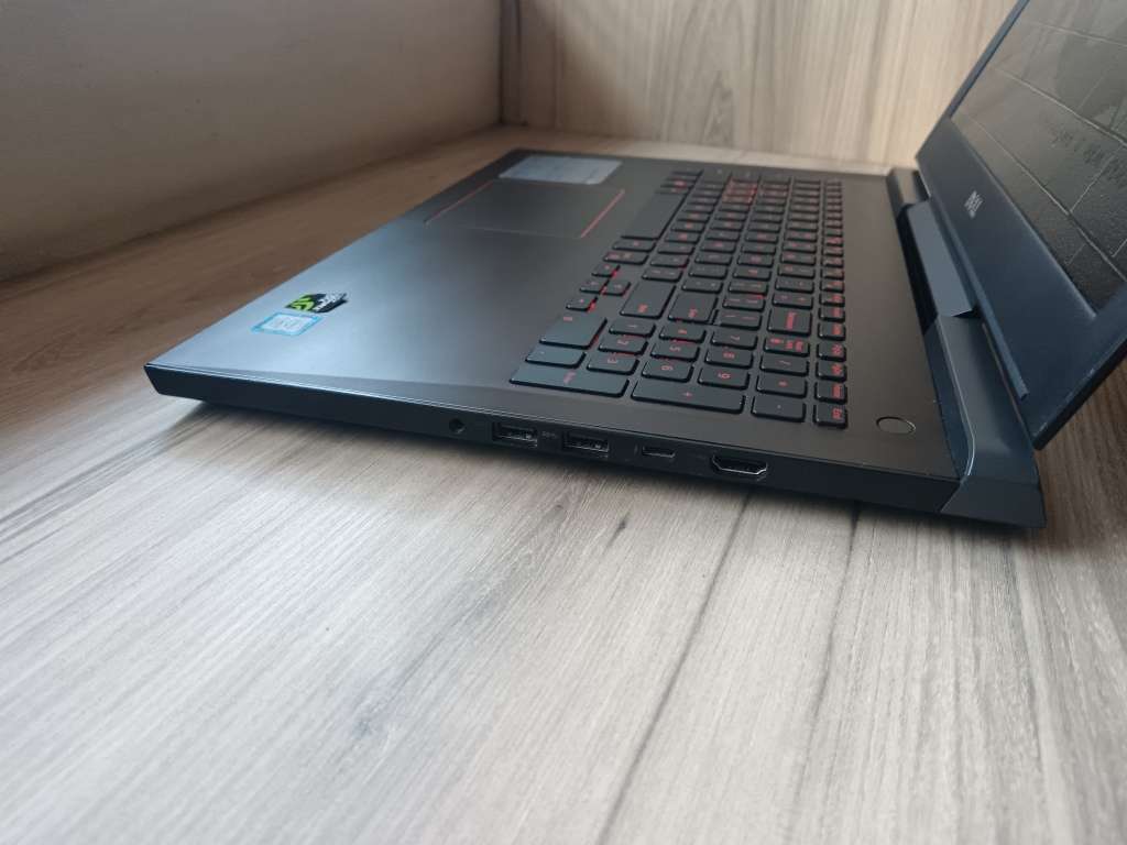 Dell Inspiron 7577 Intel Core i5 + Free Laptop Bag