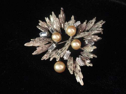 ART DECO SILVER BROOCH