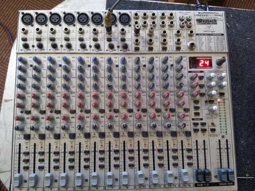 behringer ub2222 fx pro