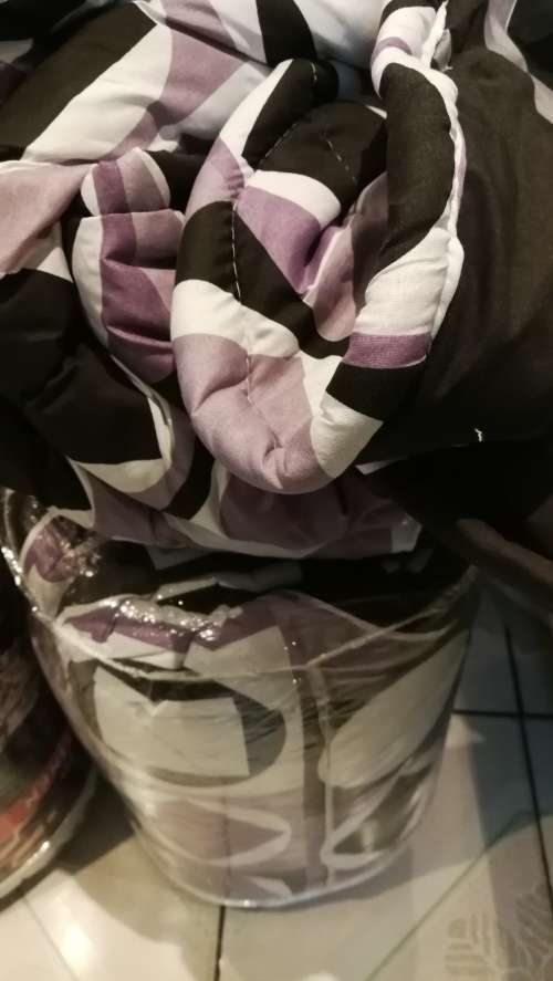 COMFORTER SET..DOUBLE bed only -MOTHER'S DAY SPECIAL- STOCK MUST CLEAR- REVERSIBLE