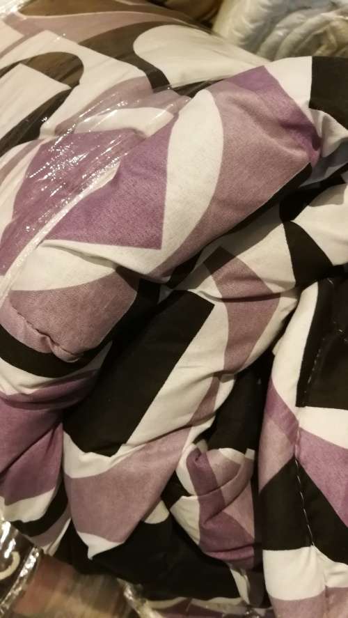 COMFORTER SET..DOUBLE bed only -MOTHER'S DAY SPECIAL- STOCK MUST CLEAR- REVERSIBLE