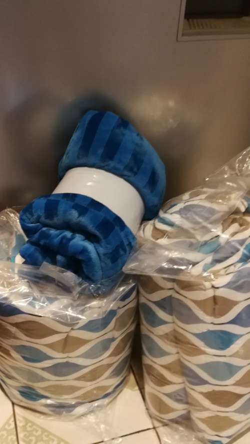 COMFORTER SETS -3PIECE...******BARGAIN WITH BED THROW  ***** MOTHER'S DAY SPECIAL