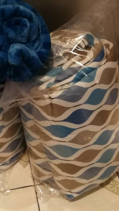 COMFORTER SETS -3PIECE...******BARGAIN WITH BED THROW  ***** MOTHER'S DAY SPECIAL