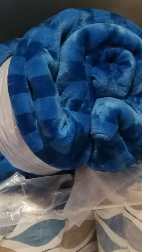 COMFORTER SETS -3PIECE...******BARGAIN WITH BED THROW  ***** MOTHER'S DAY SPECIAL