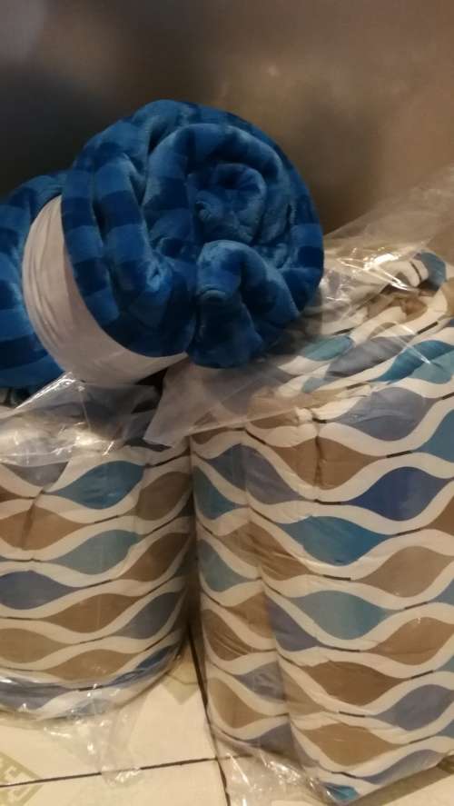 COMFORTER SETS -3PIECE...******BARGAIN WITH BED THROW  ***** MOTHER'S DAY SPECIAL